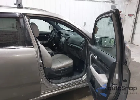 2014 Kia Sorento Limited V6 z USA, uszkodzony, nr VIN 5XYKWDA70EG535521